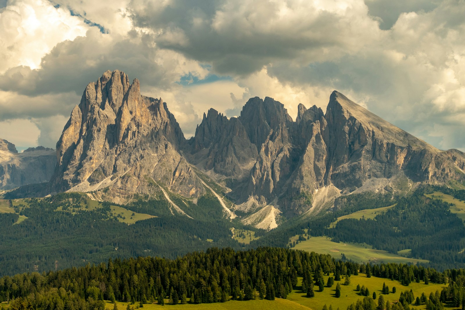 Pédaler dans les Dolomites : Aventure cycliste en haute montagne